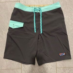 Patagonia Patch Pocket Wavefarer boardshorts 20” men size 32